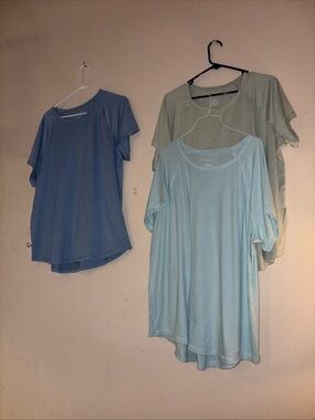 tek gear Women's Short Sleeve Scoop Neck Tee - Blue, Light Blue & Sage